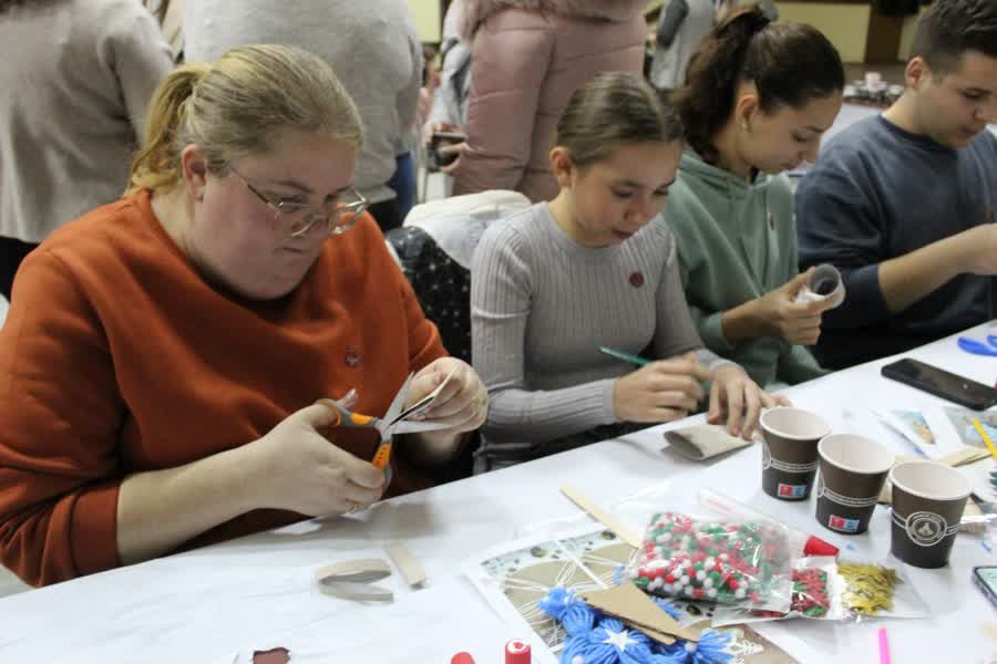 Atelier de jocuri pentru tineri în timpul adventului 2024 - foto 3
